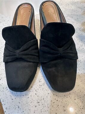 Unique Vionic Black Suede Bow Backless Mules
